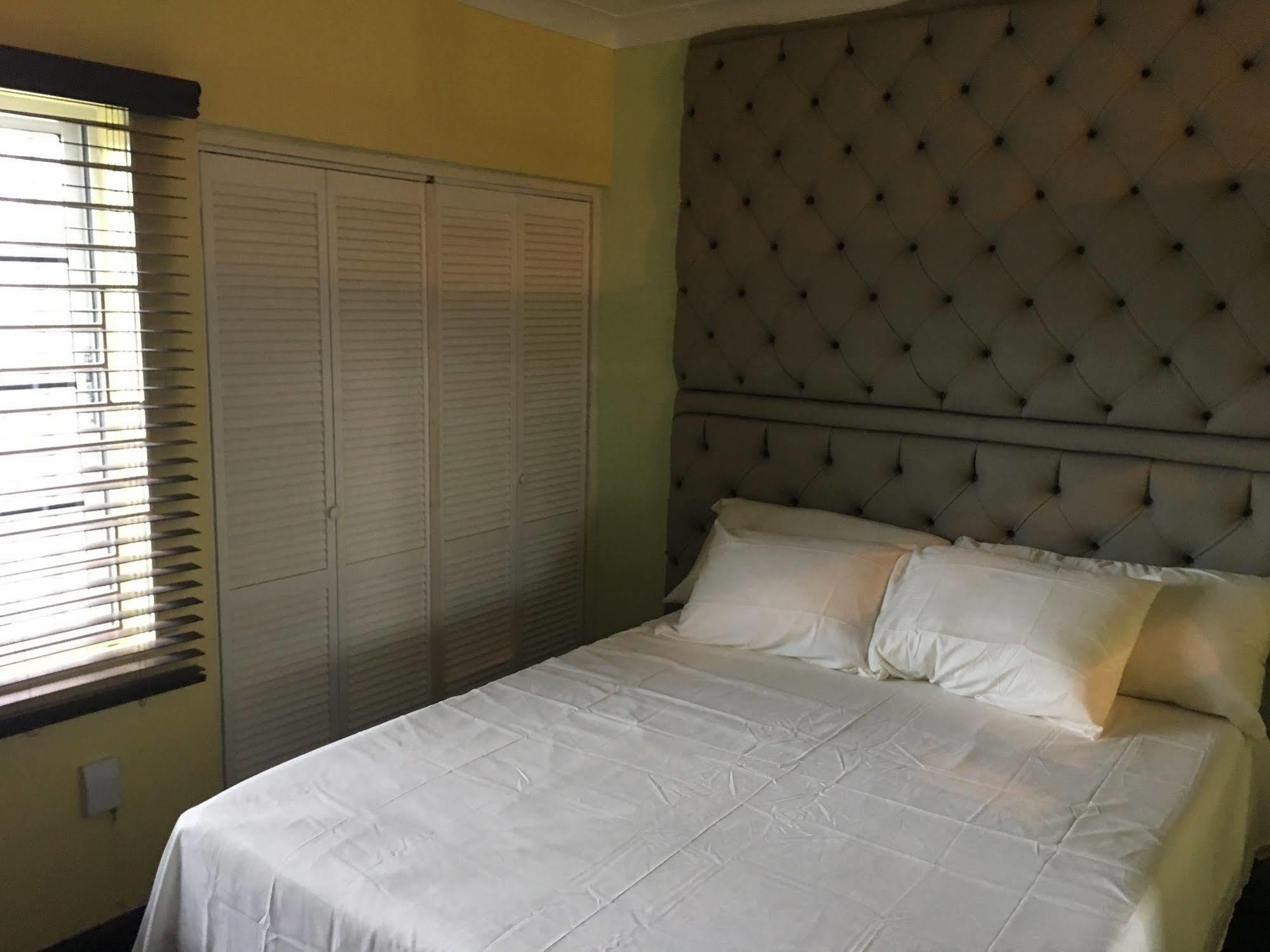 Abacus Jamaica The Zana Suites Kingston Exterior foto